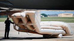 Insiden Perosotan Darurat Air Force One Milik Trump