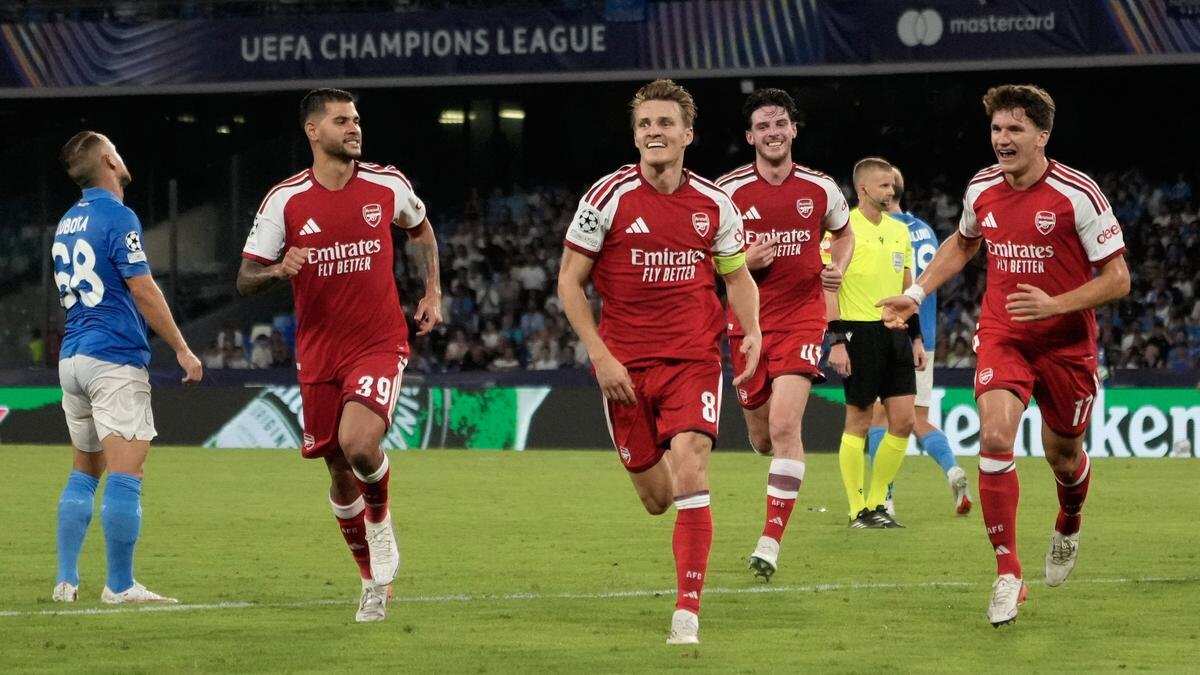 Kemenangan Arsenal Berkat Seragam Merah Penuh
