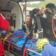 Minibus Elf Terperosok ke Kali, Tiga Belas Penumpang Dilarikan ke Rumah Sakit