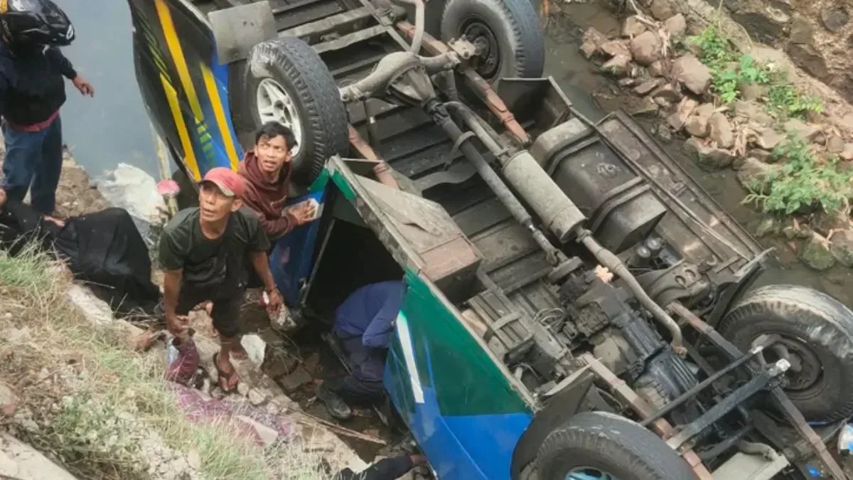 Investigasi Kecelakaan Minibus di Kali Cikumpa: Penelusuran Terus Berlanjut