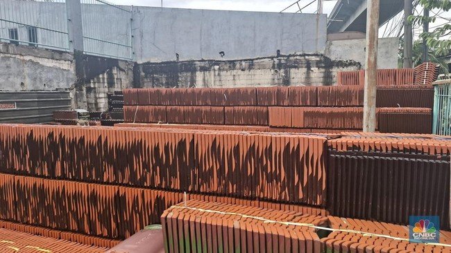 Inisiatif Penggantian Atap Asbes: Produksi Genteng Lokal Meningkat