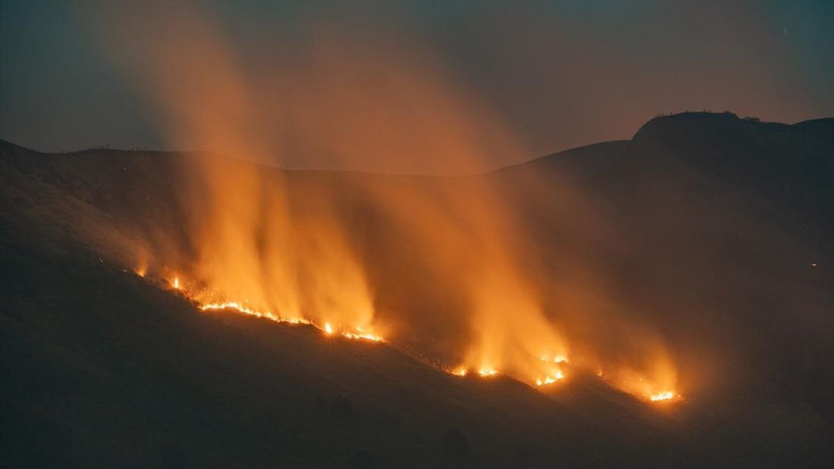 Penutupan Total Kawasan Wisata Gunung Bromo Akibat Karhutla