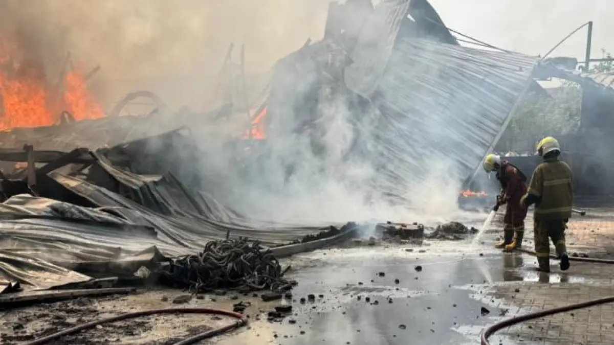 Kebakaran Melanda Pabrik Lampu di Tangerang, Pemadam Terhambat Akses Air