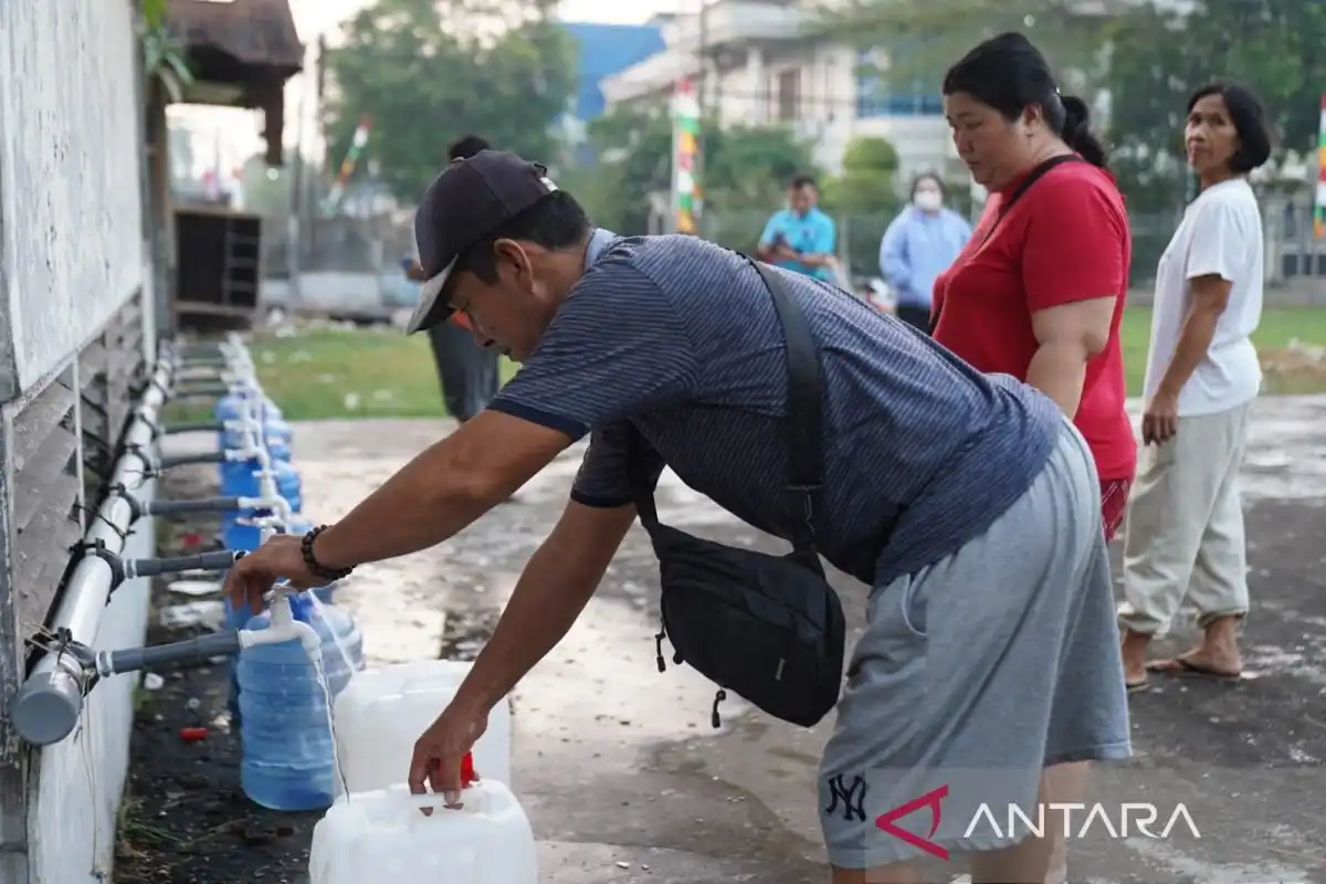 Jembatan Air Bersih untuk Warga Pontianak