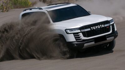 Uji ketangguhan Land Cruiser 300 Hybrid EV di Gumuk Pasir Yogyakarta
