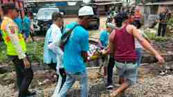 Kecelakaan Tragis di Perlintasan Kereta Api, Sopir Angkutan Ayam Menjadi Korban