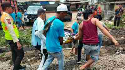 Kecelakaan Tragis di Perlintasan Kereta Api, Sopir Angkutan Ayam Menjadi Korban