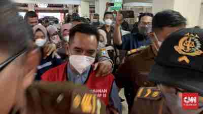 Kisah Bebas Bersyarat Moch Subchi Azal Tsani: Kontroversi dan Proses Hukum