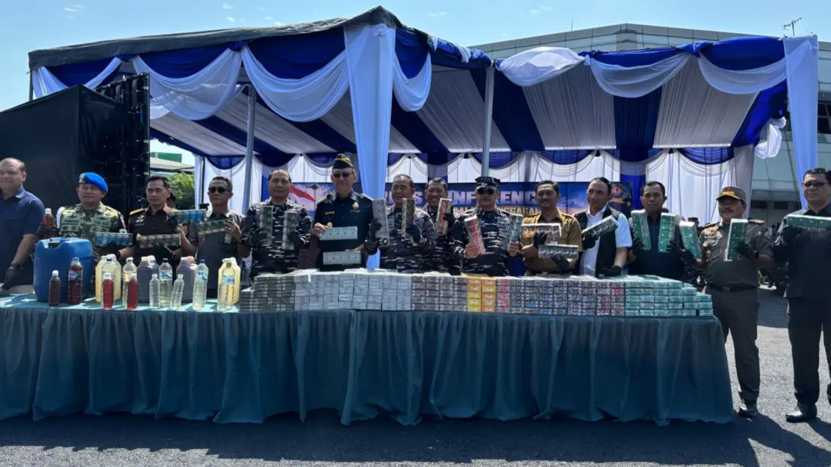 TNI AL Berhasil Menggagalkan Penyelundupan Rokok dan Miras Ilegal di Jatim