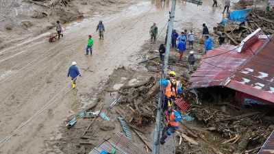 Korban Banjir Bandang di Solok Mendapat Perawatan Intensif