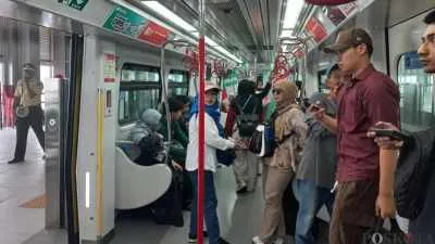 Banyak Warga Antusias Menjelajahi Rute Baru LRT Jakarta