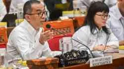 Namun, jika ditemukan adanya penyesuaian yang diperlukan, pemerintah telah menyiapkan skenario penerapan secara bertahap