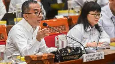 Namun, jika ditemukan adanya penyesuaian yang diperlukan, pemerintah telah menyiapkan skenario penerapan secara bertahap