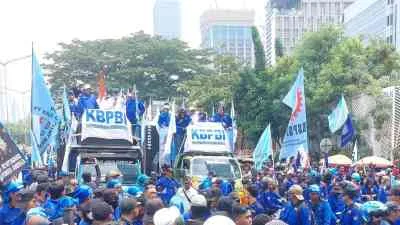 Kontras Sinyal Komunikasi dalam Aksi Buruh dan Mahasiswa