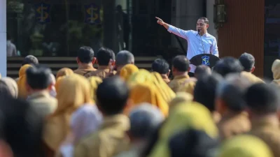 Larangan Penjualan Seragam di Sekolah Negeri Surabaya