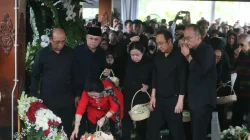 Menggali Latar Belakang Guruh Soekarnoputra dalam Dunia Politik dan Seni