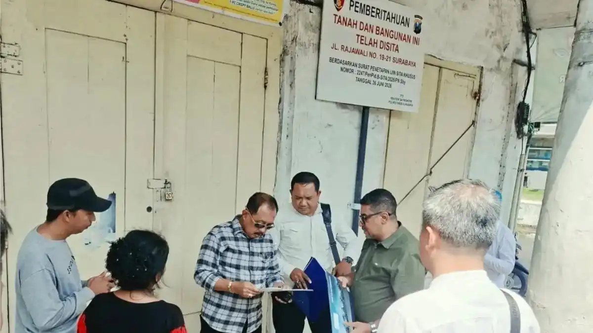 Konflik Hukum di Surabaya: Penghuni Bangunan Sitaan Jadi Tersangka