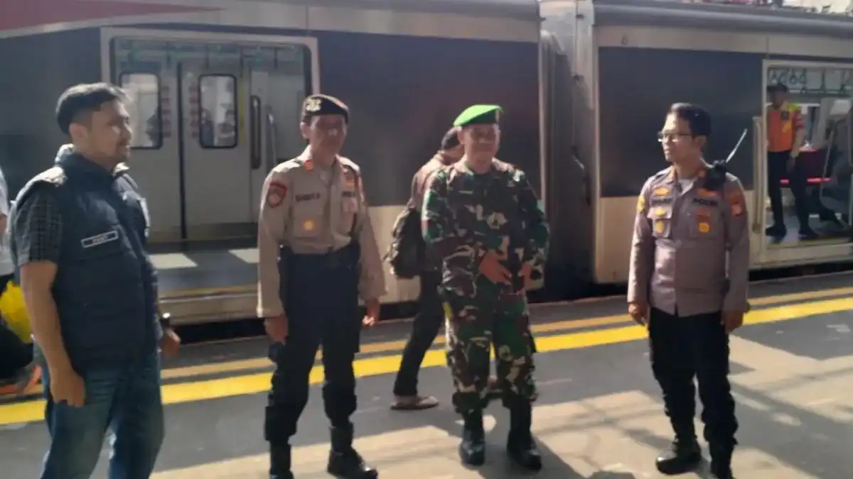 Pengamanan Aksi Buruh di Jakarta: Penyekatan dan Pemberian Edukasi ke Pelajar