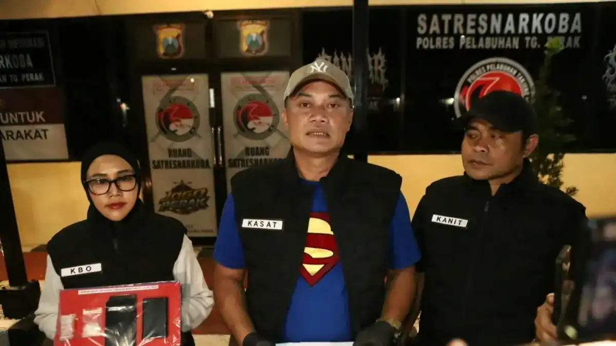 Pria 51 Tahun Ditangkap Karena Menyimpan Narkoba dalam Wadah Kacamata