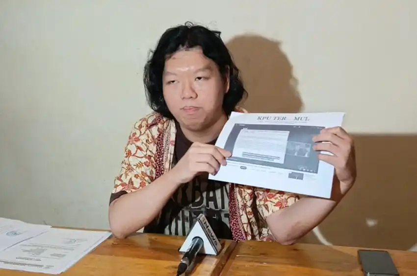 Aktivis Pertanyakan Dua Dokumen Pencalonan Gibran yang Diserahkan ke KPU