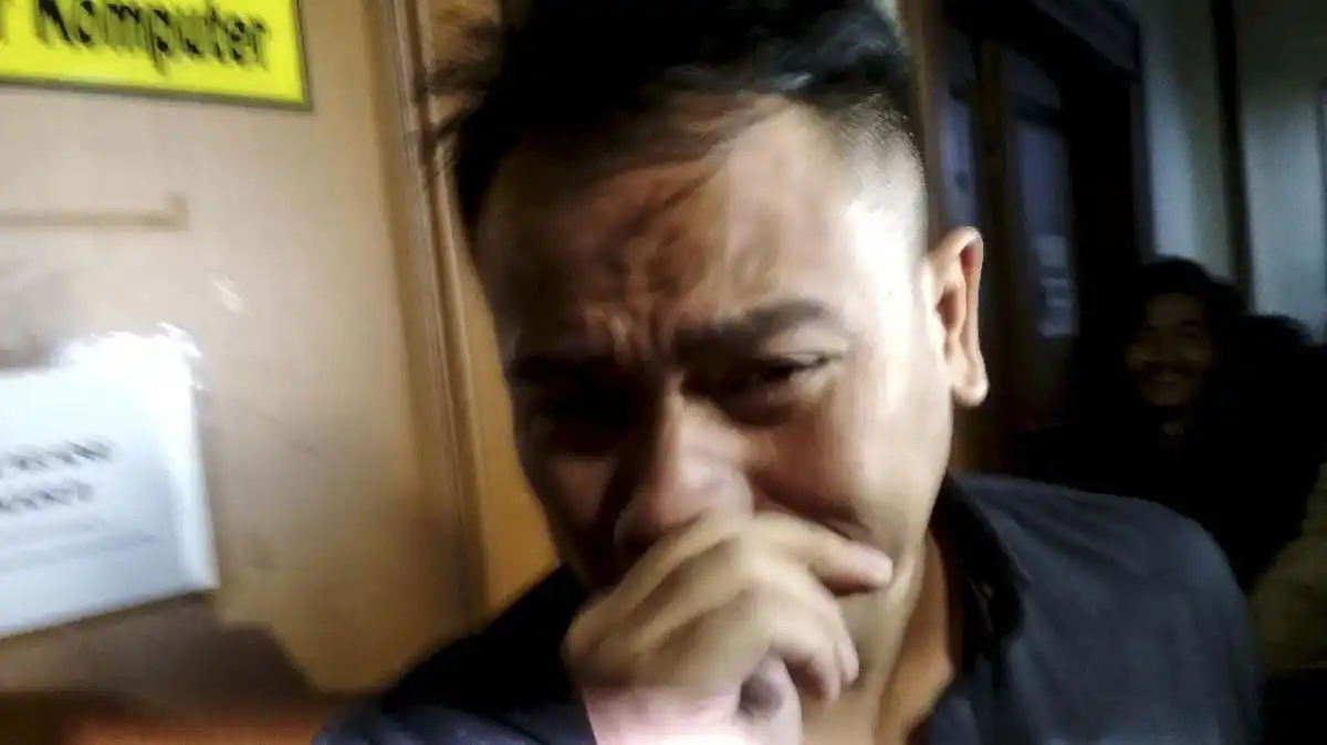 Dede Sunandar Tak Sadarkan Diri di Pertandingan Tinju, Vicky Prasetyo Menangis dan Meminta Maaf