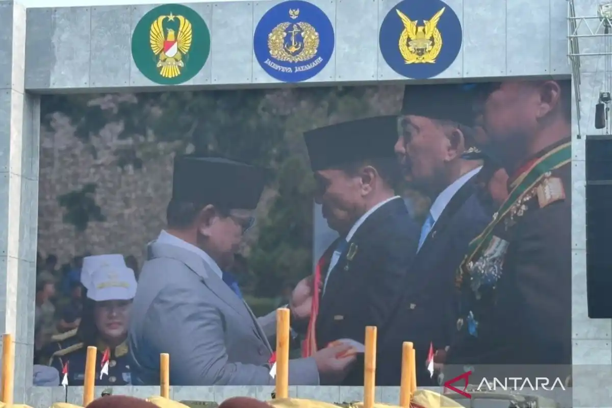 Tujuh Tokoh TNI Menerima Tanda Kehormatan Bintang Maha Putra dari Presiden Prabowo