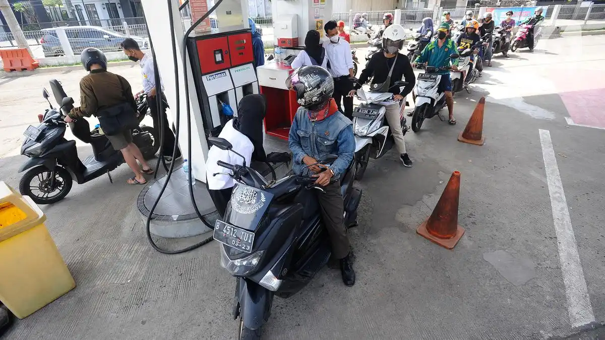 Stok BBM Bersubsidi Dipastikan Aman di Tengah Peralihan Pengguna dan Antrean SPBU