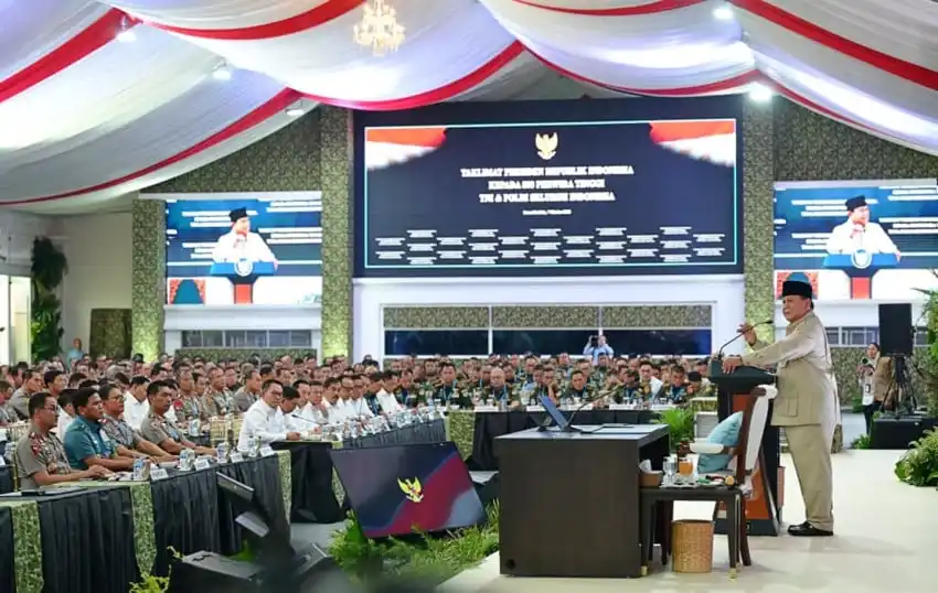Prabowo Tidak Mempermasalahkan Peserta Rekrutmen TNI-Polri yang Berkacamata