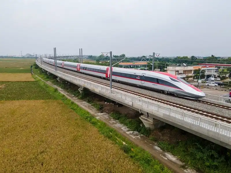 Pemerintah Siapkan Perpres untuk Menuntaskan Kewajiban Proyek Kereta Cepat Whoosh