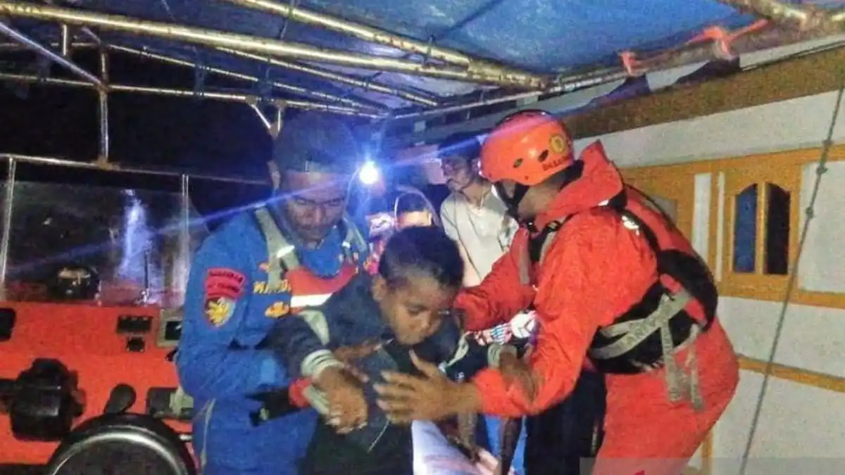 Cerita Penyelamatan Penumpang Kapal Terombang-ambing di Laut Aru
