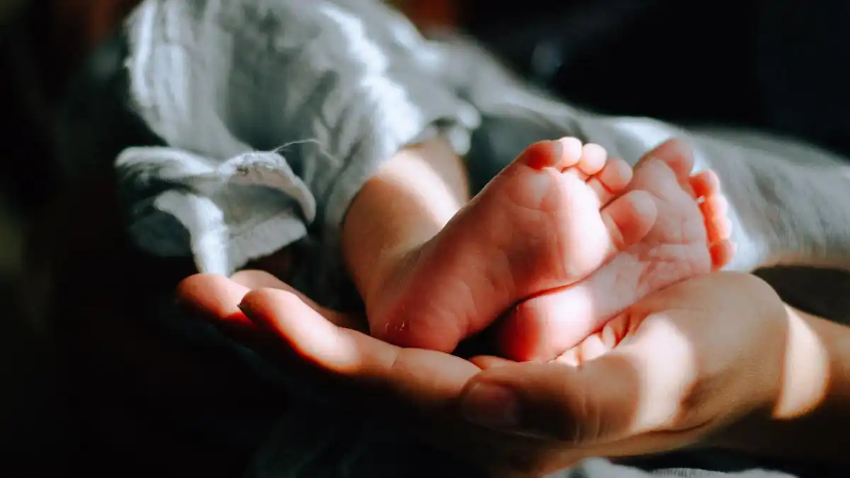 Bayi Alena Meninggal Setelah Diberi Telur Mentah oleh Nenek Saat Demam