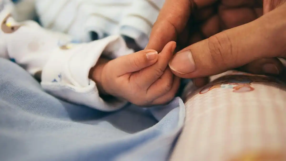 Bayi 28 Hari Meninggal Setelah Dirawat, Dugaan Pemberian Telur Mentah Disorot
