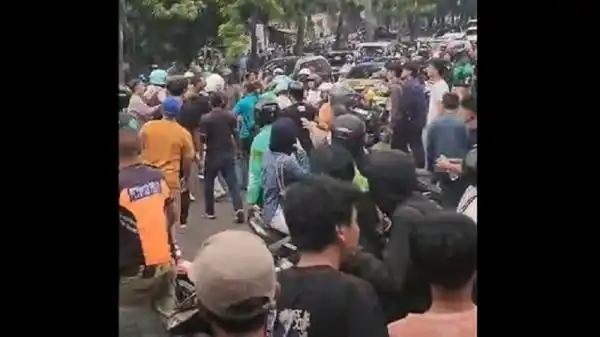 Keributan Penarikan Kendaraan di Bogor Berujung Amukan Warga terhadap Penagih Utang